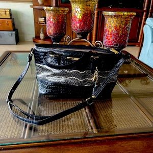Beautiful, two-tone Brahmain bag black and white
